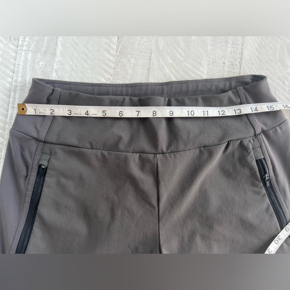 Athleta HEADLANDS HYBRID MOTO TIGHT 25" Leggin Arbor Olive in Size 14P - Picture 6 of 10